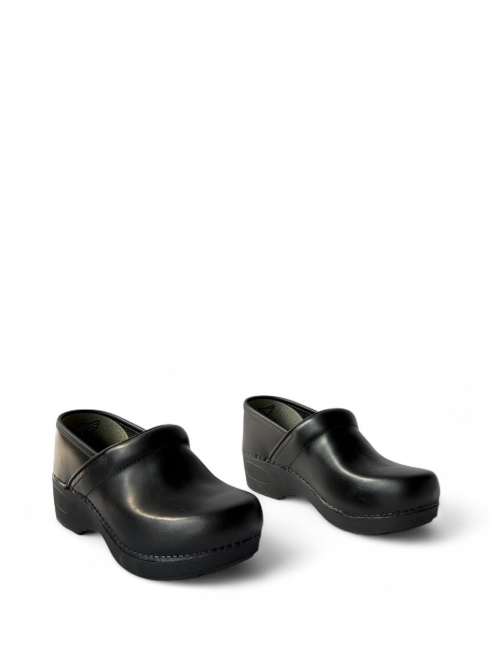 Dansko XP 2.0 Black LeatherWaterproof Pull Up Clog - Picture 5 of 8